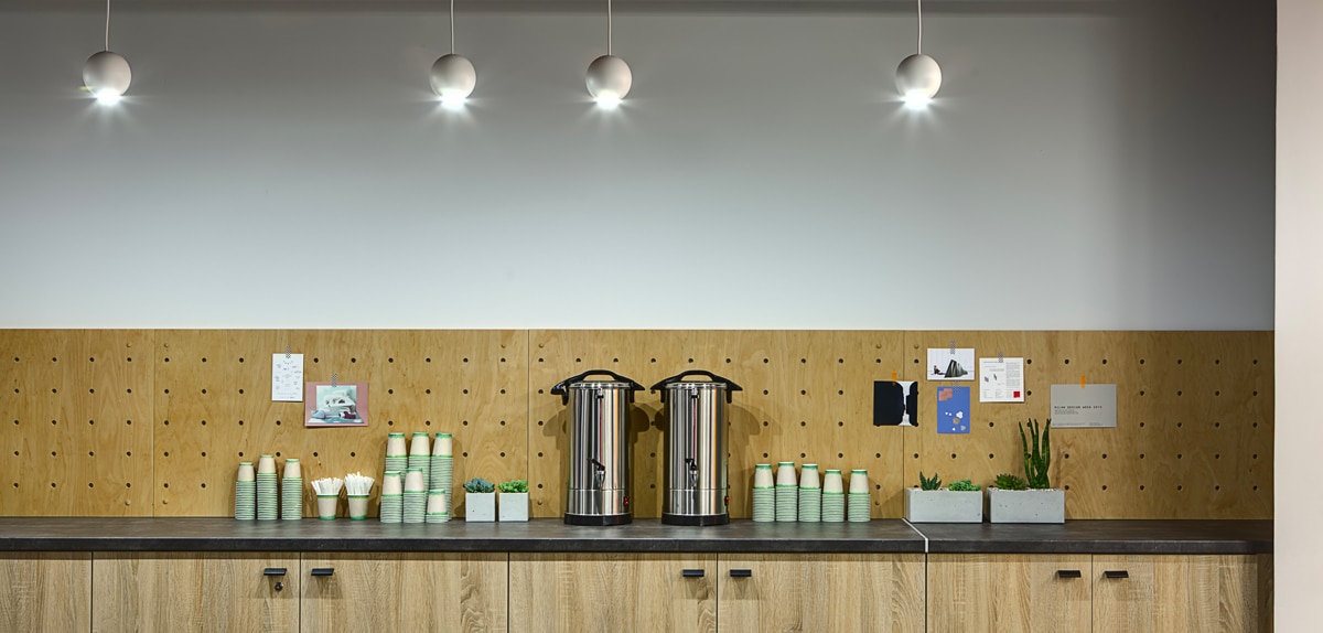 La salle café d'un espace de coworking, les services proposés par les tiers lieux