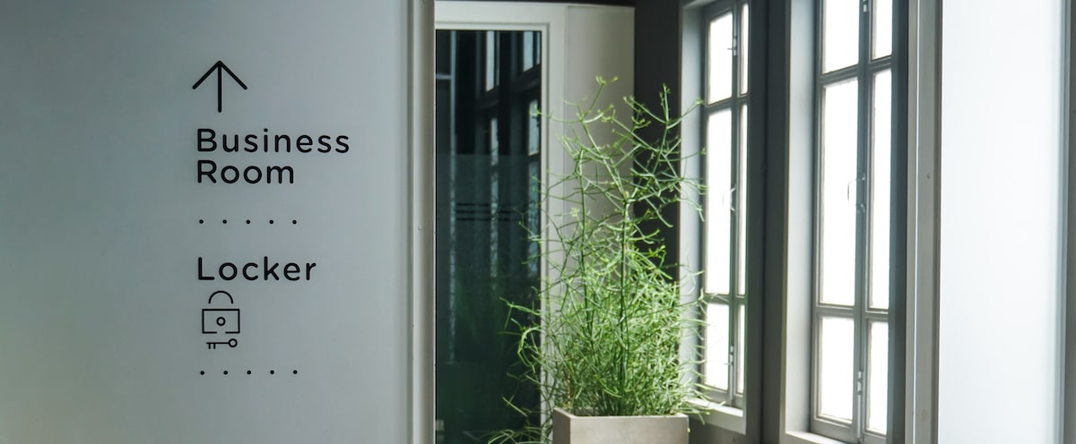 Un système de rangement par casier est nécessaire en flex-desk