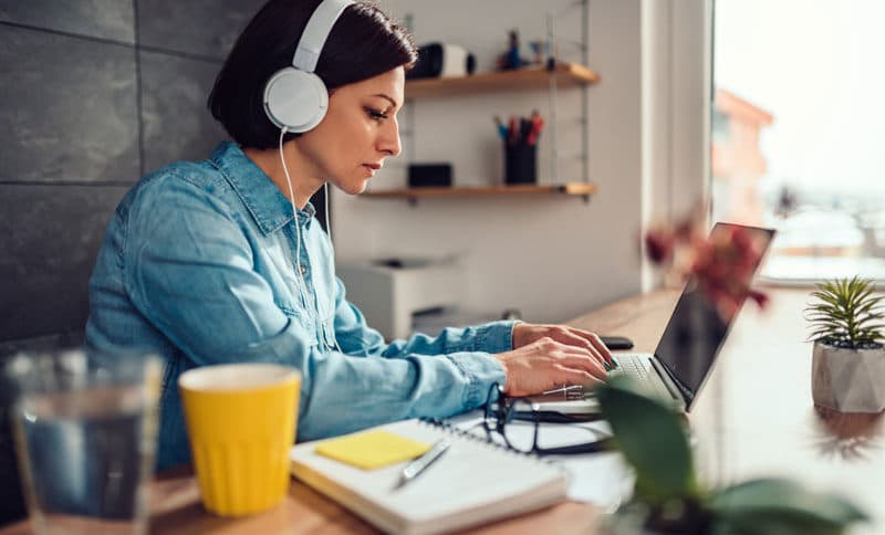 Employée en télétravail
