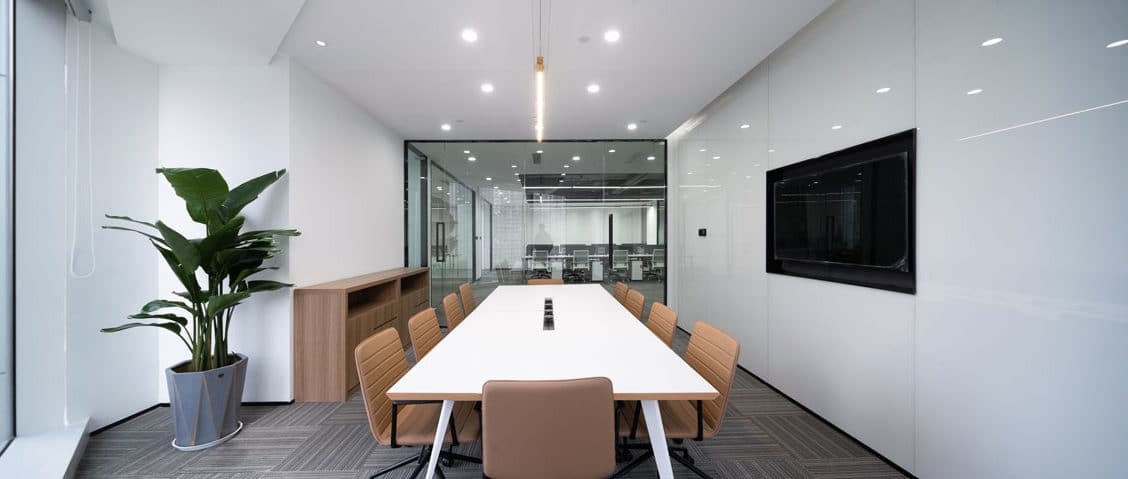 Salle de réunion moderne et lumineuse