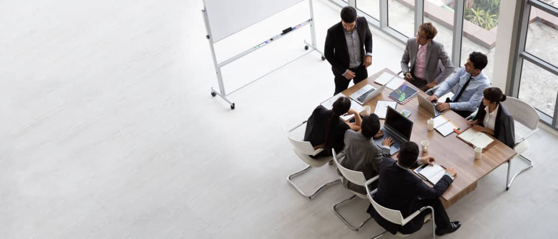 Professionnels organisant une réunion