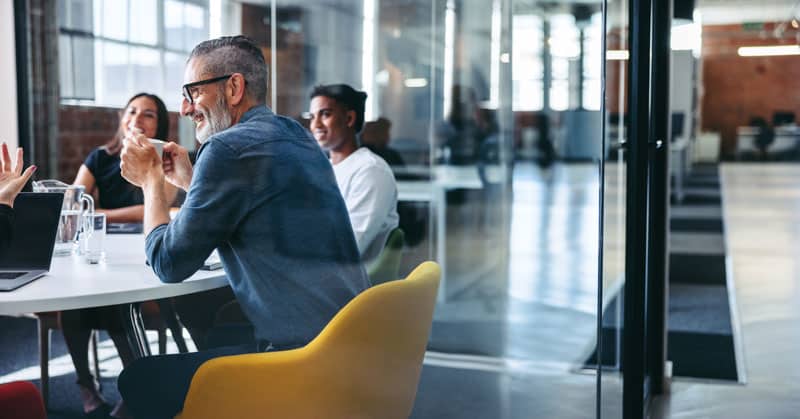 Collaborateurs qui ont le sourire