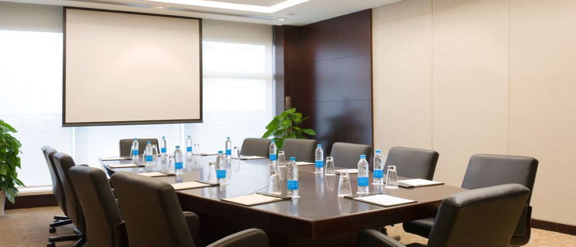 Salle de conférence au sein d'un hôtel.