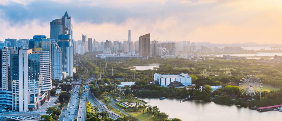 Photographie aérienne du CBD du commerce international de Haikou et de l'échangeur de Binhai à Hainan en Chine